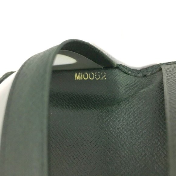 377068E V Louis Vuitton Wallet Taiga Porte Cartes Vertical Leather Pass Card Cas - Picture 8 of 9